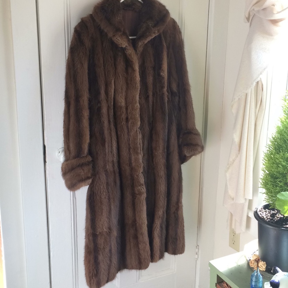 Vintage Fur Coat - Full Length Brown Stunner 💃🏽